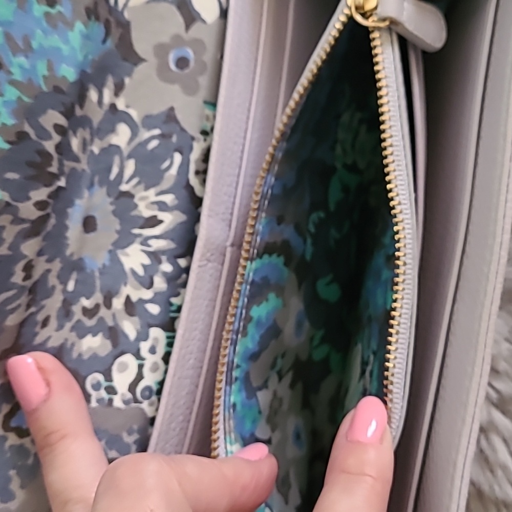 Vera Bradley Quilted Wallet ❤️ - Picture 6 of 8